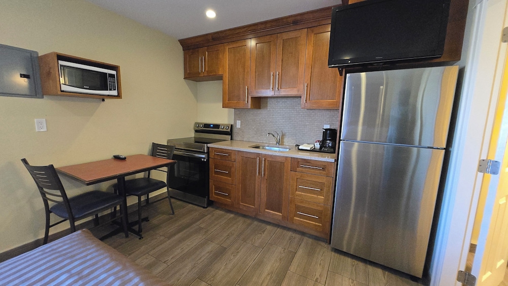 One Bedroom Kitchen, parking lot photo 3