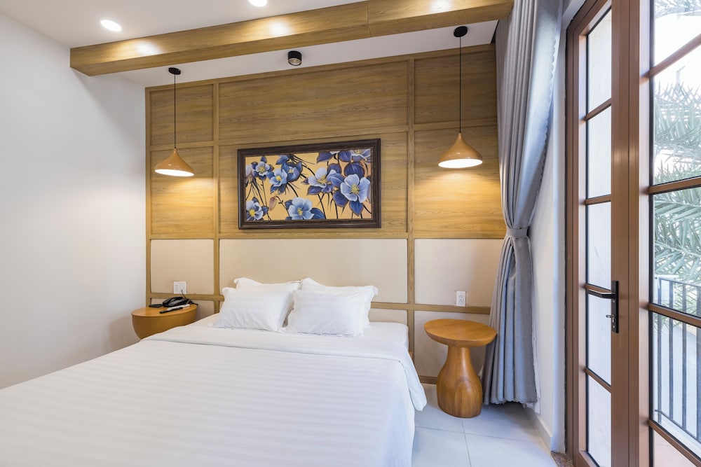 Deluxe Room, Balcony, City View