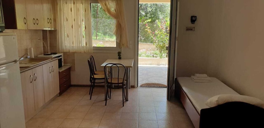 Economy Triple Room