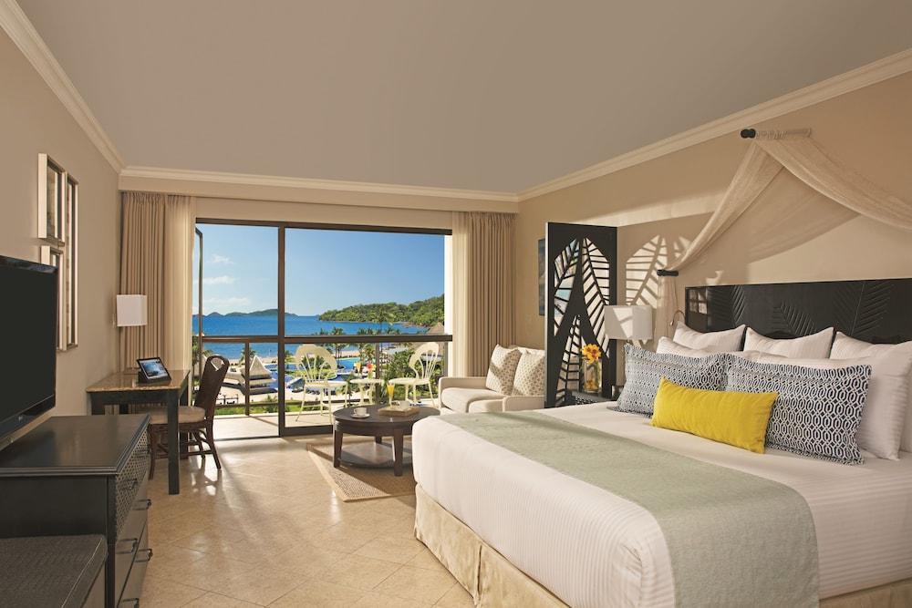 Deluxe King Ocean View - Photo 1