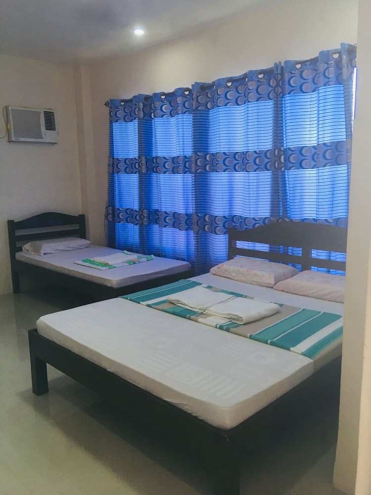 Deluxe Triple Room, 2 Bedrooms, Non Smoking, Partial Lake View photo 1