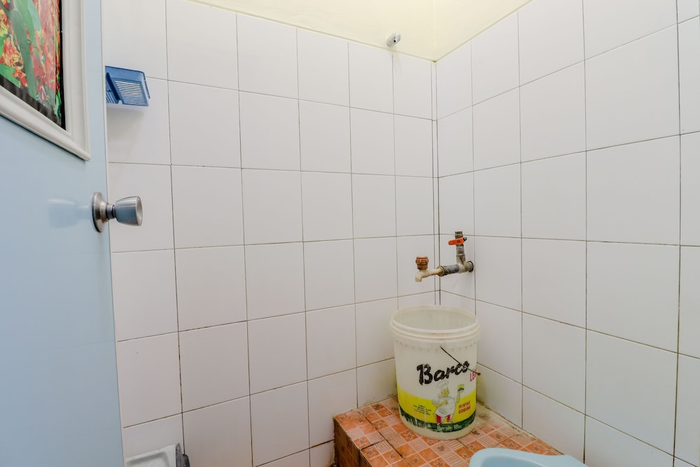 Standard Room With Air Conditioner - Photo 3