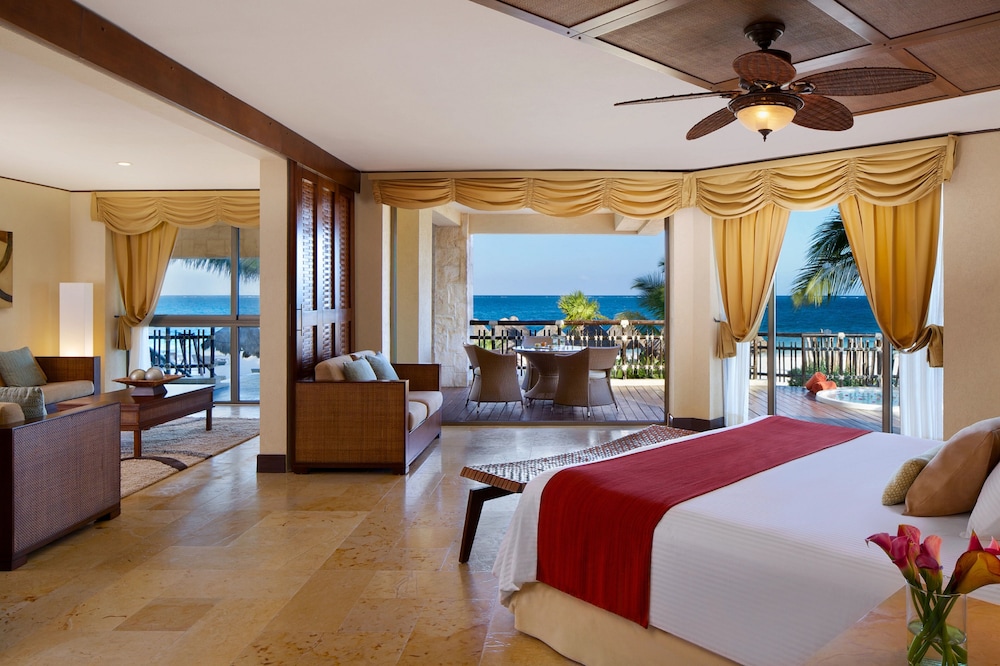 Preferred Club Ocean Front Governor Suite - Photo 2