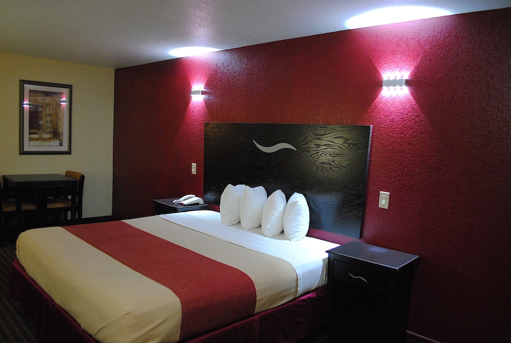 Standard Room, 1 King Bed, Smoking photo 1