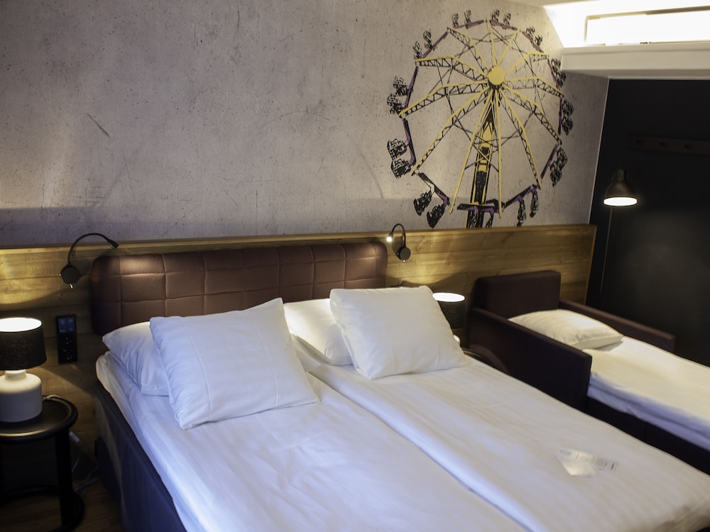 Standard Room, 1 Queen Bed (extra bed possibility)