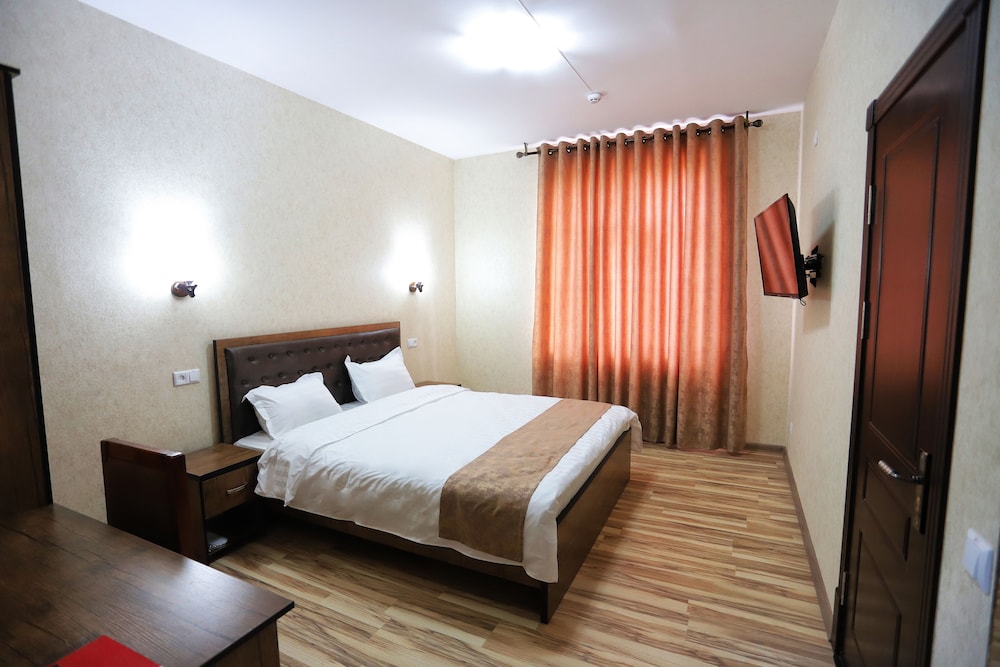 Standard Double or Twin Room - Photo 7