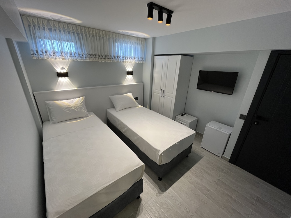 Economy Twin Room, Basement photo 1