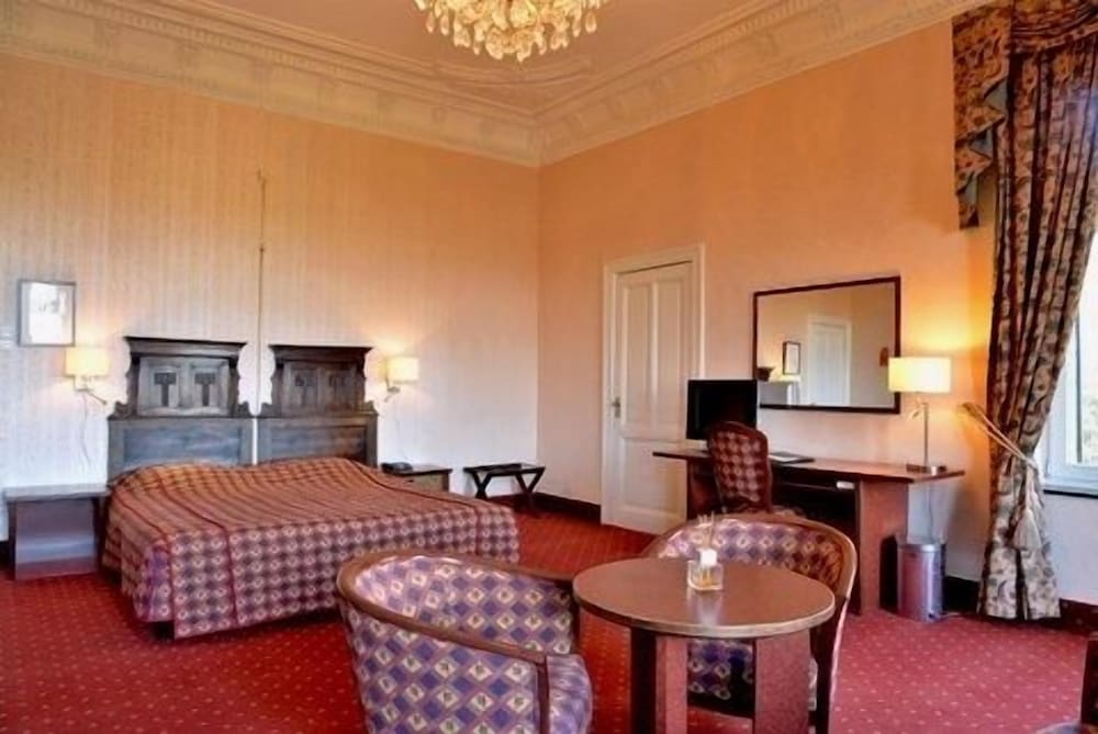 Twin Room, River View