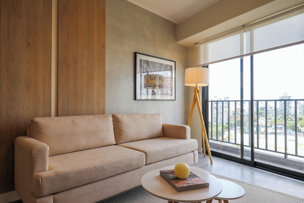 Studio (1402A)