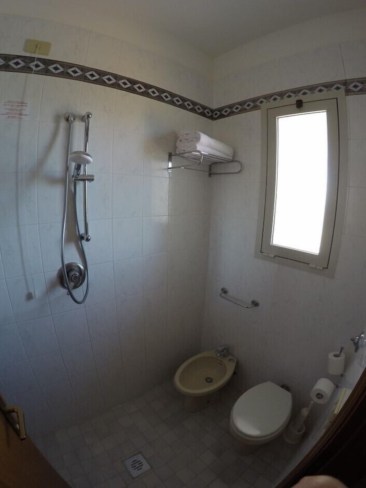 Economy Twin Room, Partial Sea View photo 3