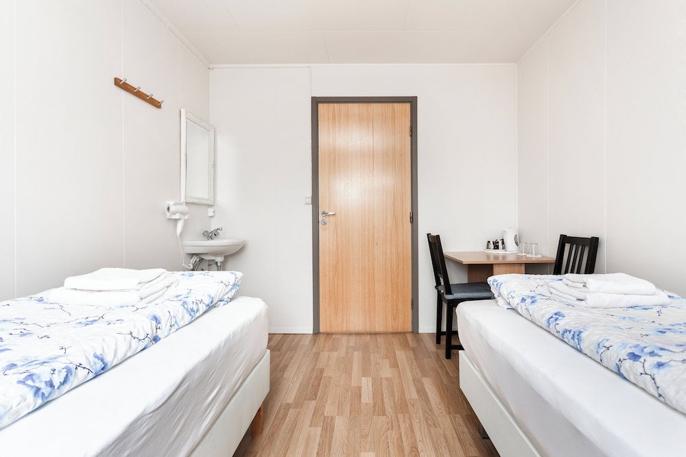 Twin Room, Shared Bathroom photo 2