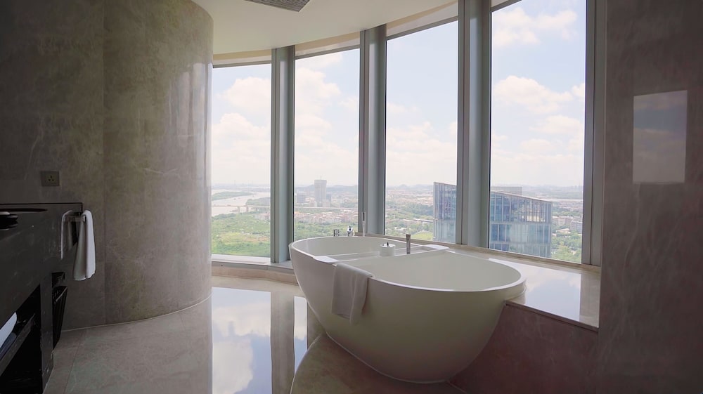 Premium Room, 1 King Bed (City Bath View)