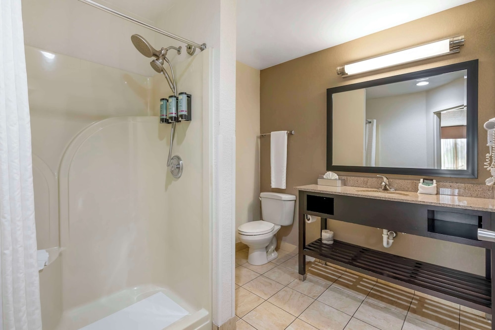 Suite, 1 King Bed, Non Smoking, Jetted Tub - Photo 3