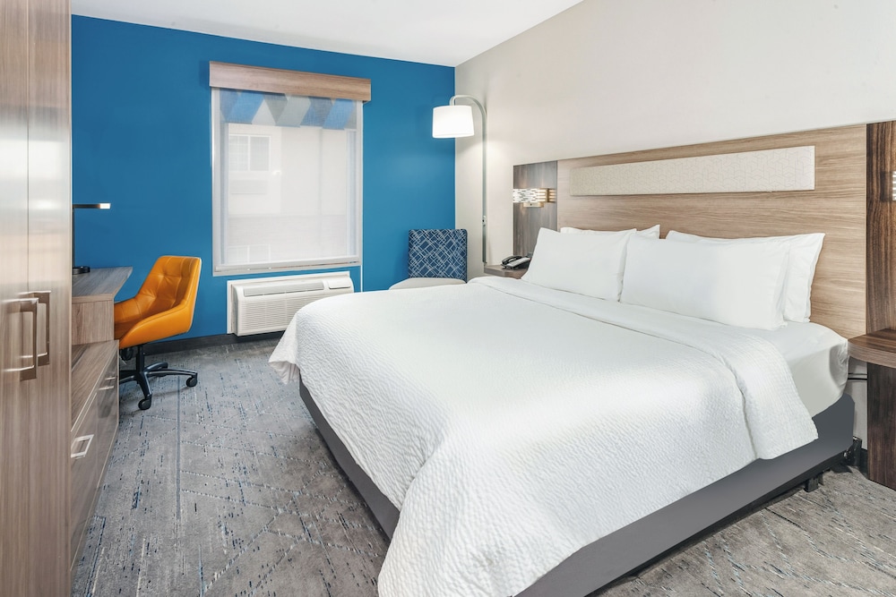 Standard Room, 1 King Bed, Mobility Accessible (Communications)