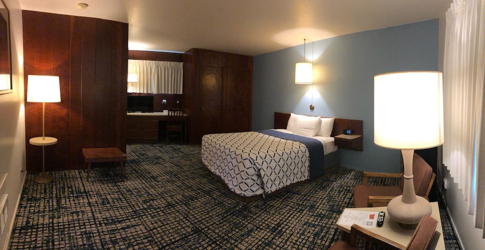 1 Queen Bed, Non Smoking - Photo 2