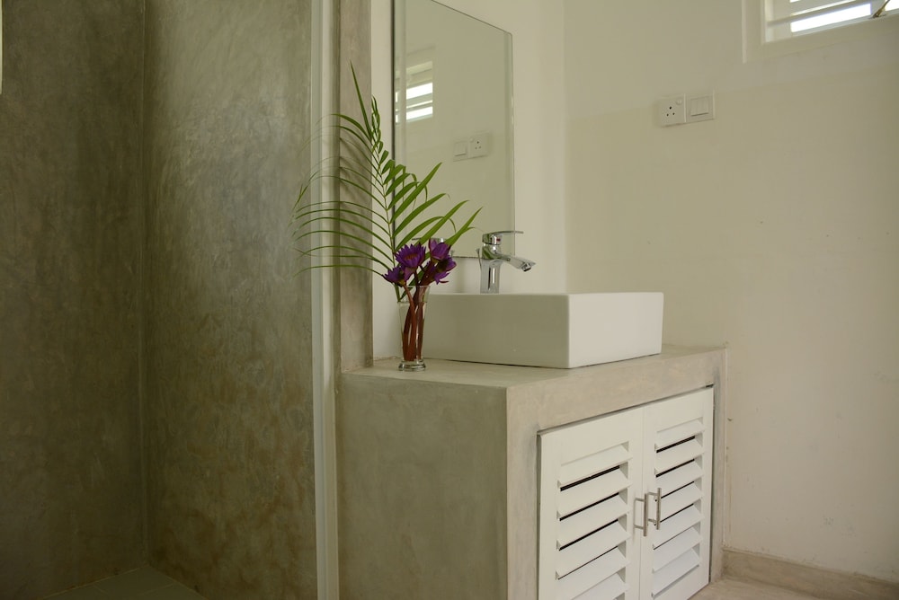 Standard Suite, 2 Twin Beds, Private Bathroom, Garden View photo 2