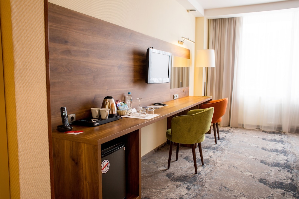 Superior Room, 1 King Bed, City View photo 2