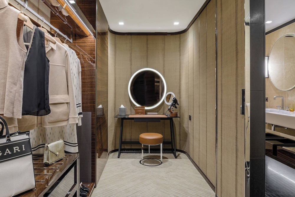 Suite, 1 King Bed, Tower