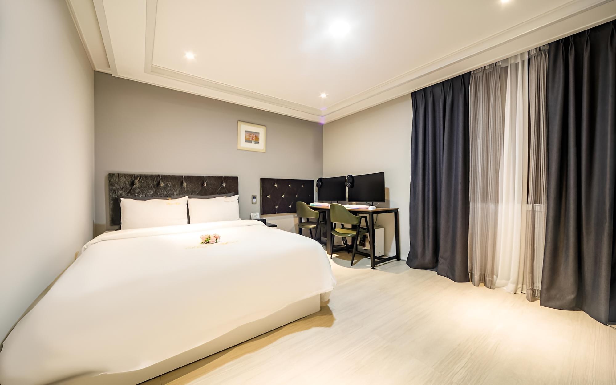 Room (Couple PC room - high specification P) photo 1