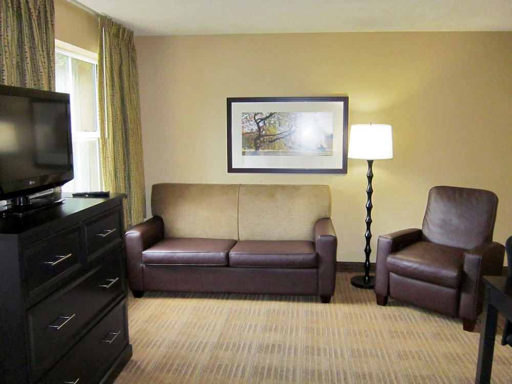 Deluxe Studio, 1 Queen Bed with Sofa bed, Non Smoking - Photo 5