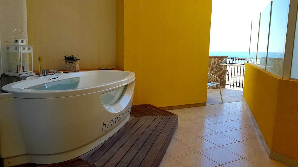 SUPERIOR TERRACE with HOT THUB