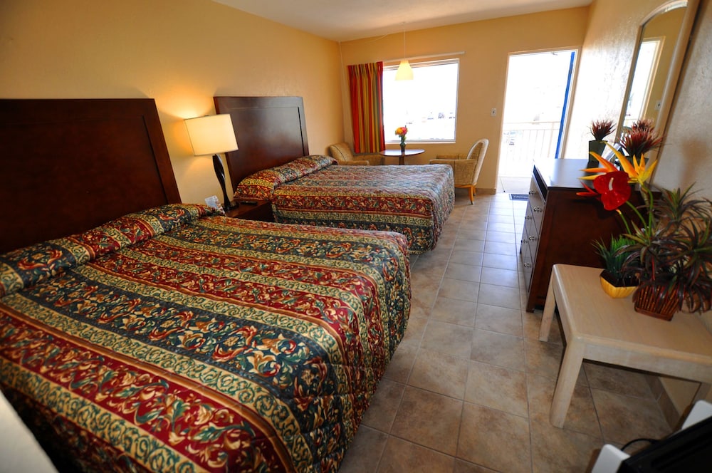Deluxe Double Room, 2 Queen Beds photo 2