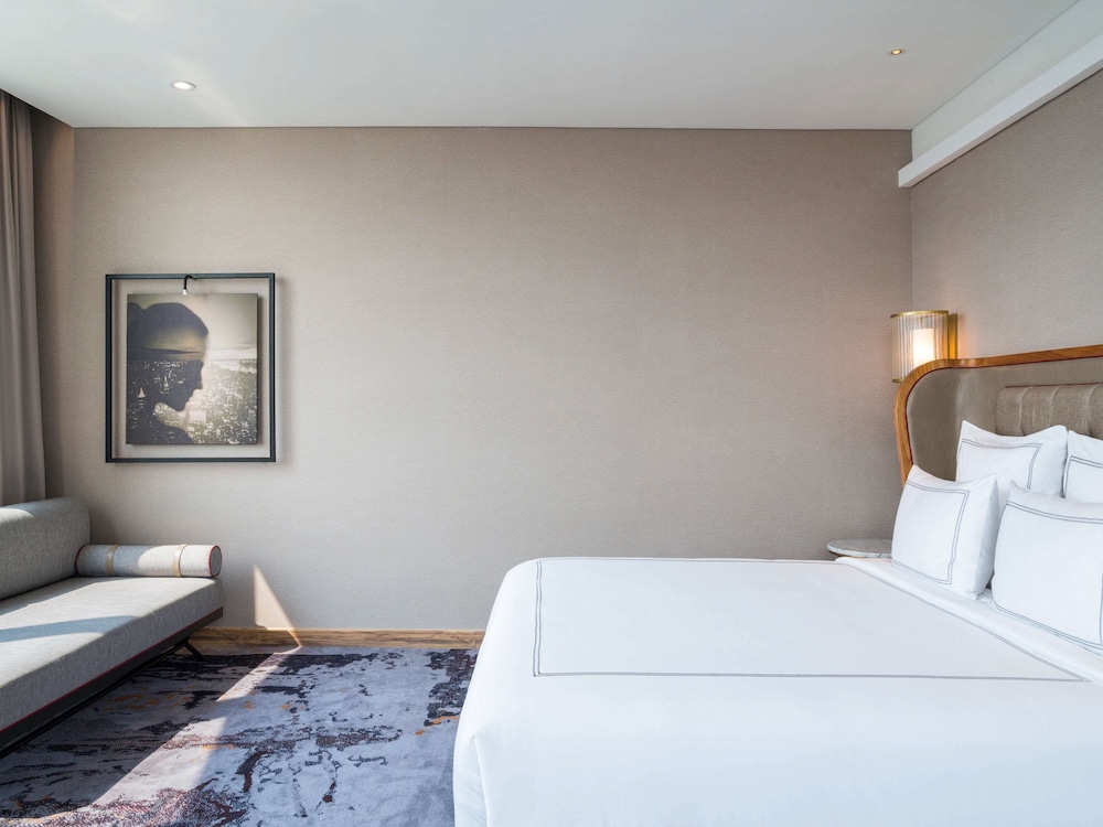 Swiss, Grand Suite, 1 King Bed - Photo 1