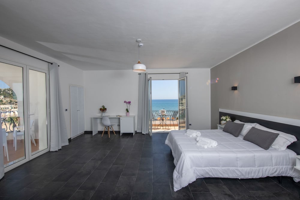 Family Triple Room photo 2