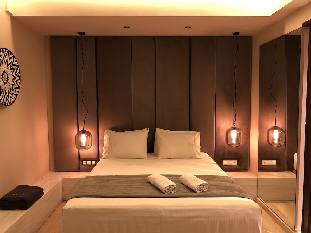 Premier Studio Suite, 1 Bedroom, Hot Tub, Partial Sea View