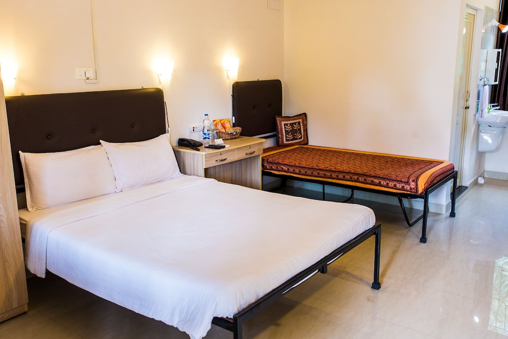 Deluxe Double Room, 1 Double Bed, Garden View, Garden Area