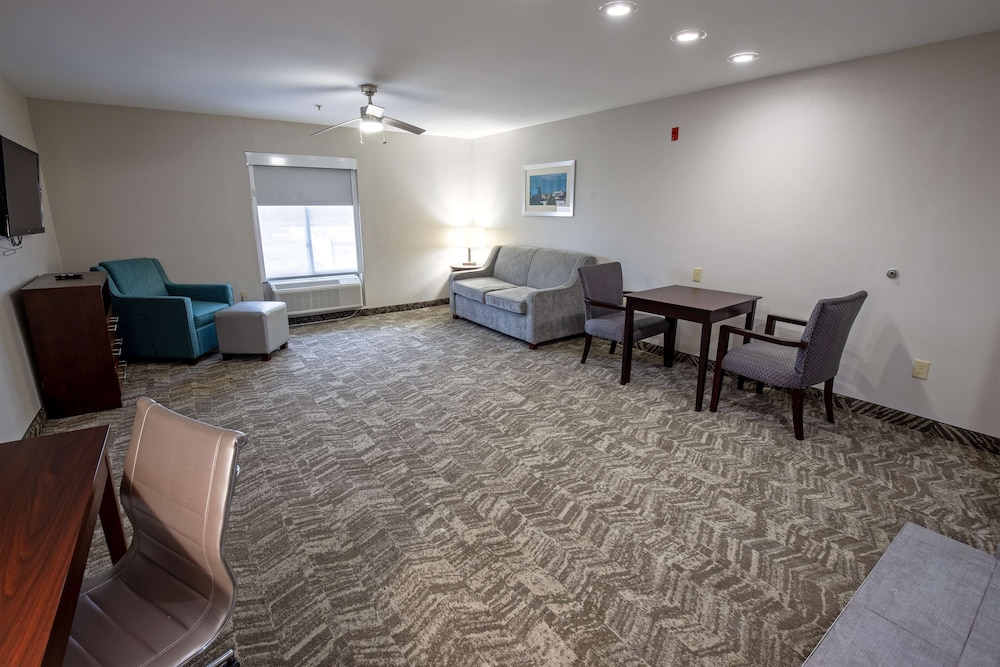 Suite, 1 King Bed, Non Smoking, Jetted Tub - Photo 7