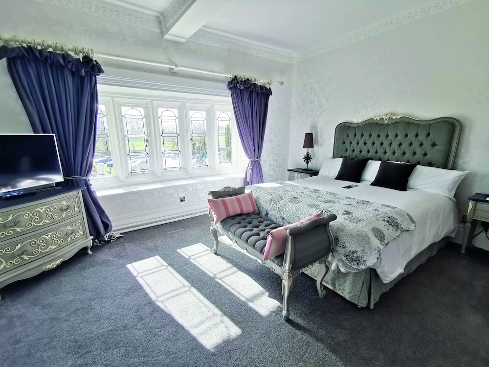 Suite - Photo 1