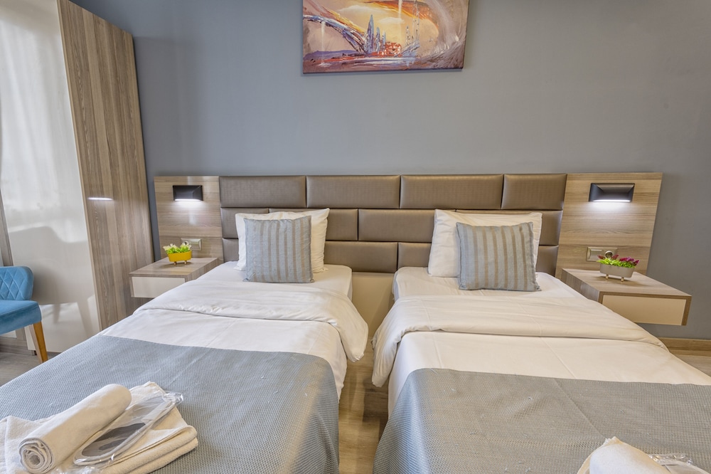 Deluxe Twin Room photo 2