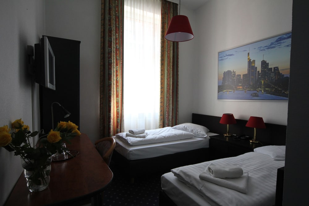 Twin Room - Photo 1