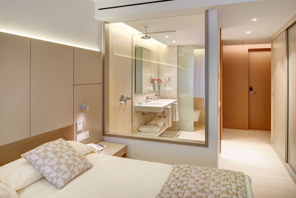 Double Room, Balcony (2 adults) Double Room, Balcony (2 adults)