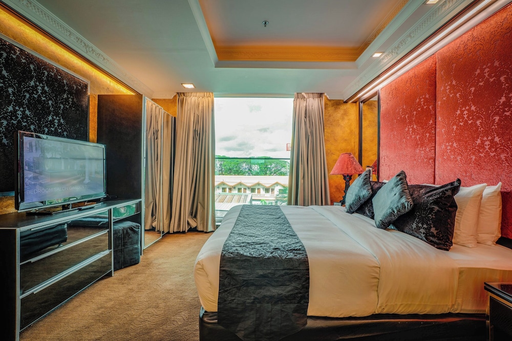 Two Bedroom Salon Suite