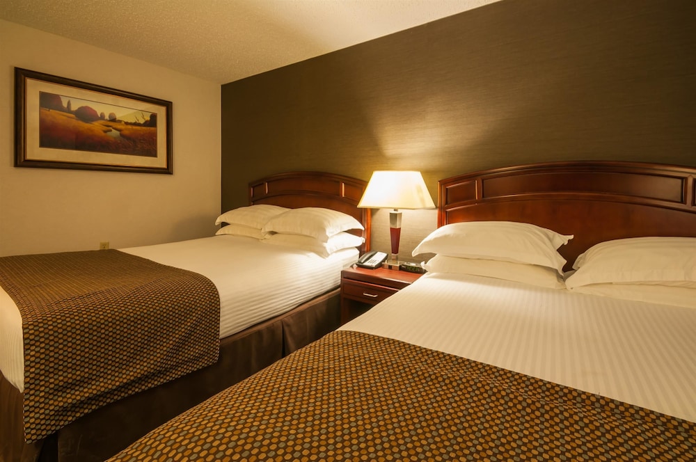 Standard Room, 2 Queen Beds, Non Smoking, Refrigerator & Microwave (Walk-in Shower) - Photo 4