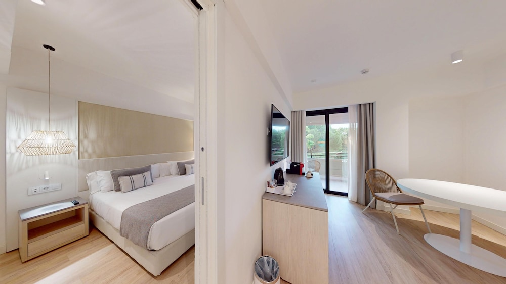 Junior Suite (Signature Level (2+2))