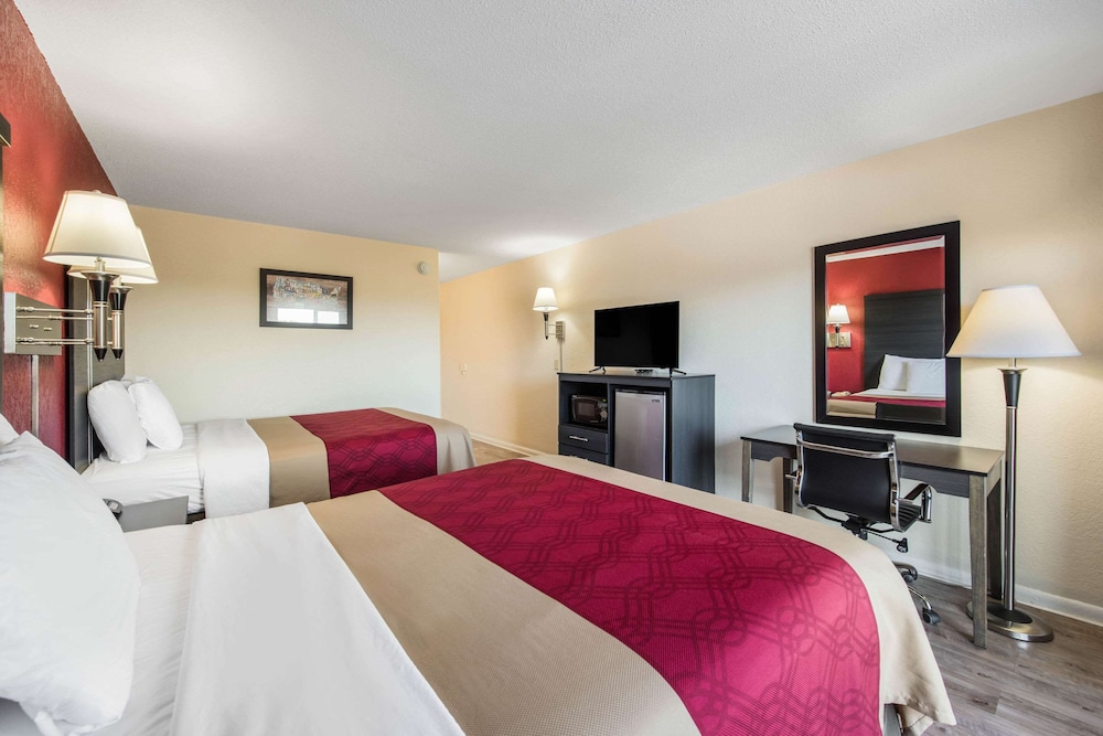 Standard Room, 2 Queen Beds, Non Smoking photo 2