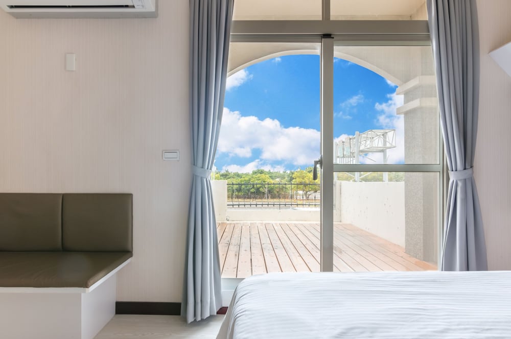 Superior Triple Room, Balcony photo 2