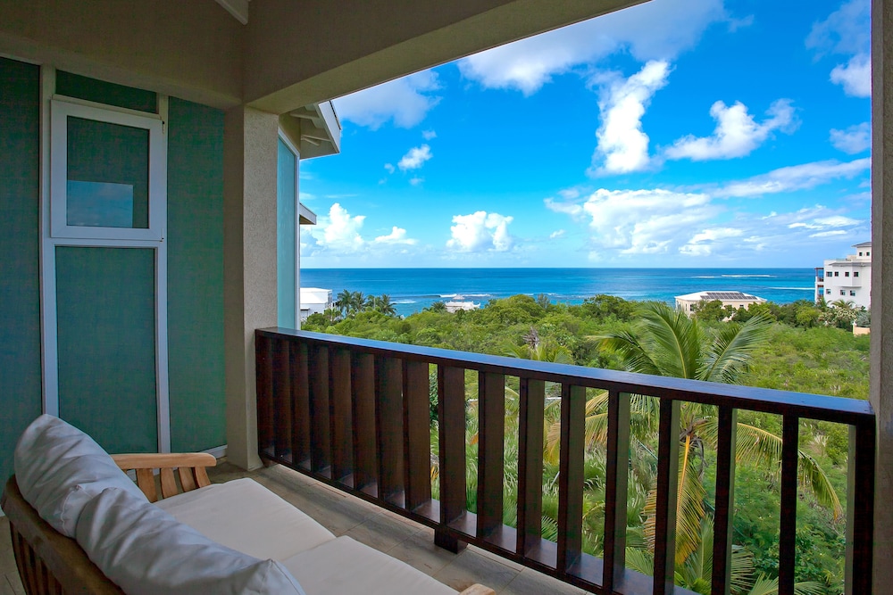 Premium Studio, 1 King Bed, Ocean View photo 3