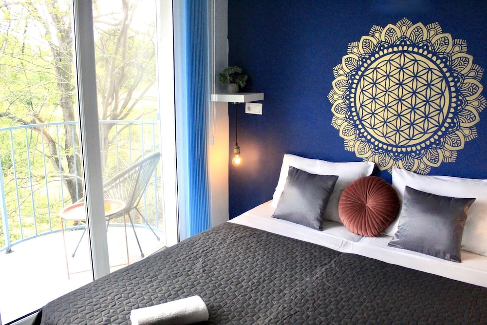 JR Room with Balcony and Sea View