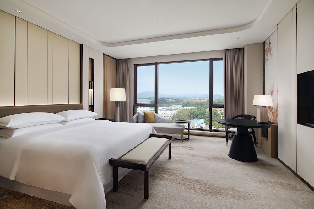 Room, 1 King Bed, City View - Photo 3