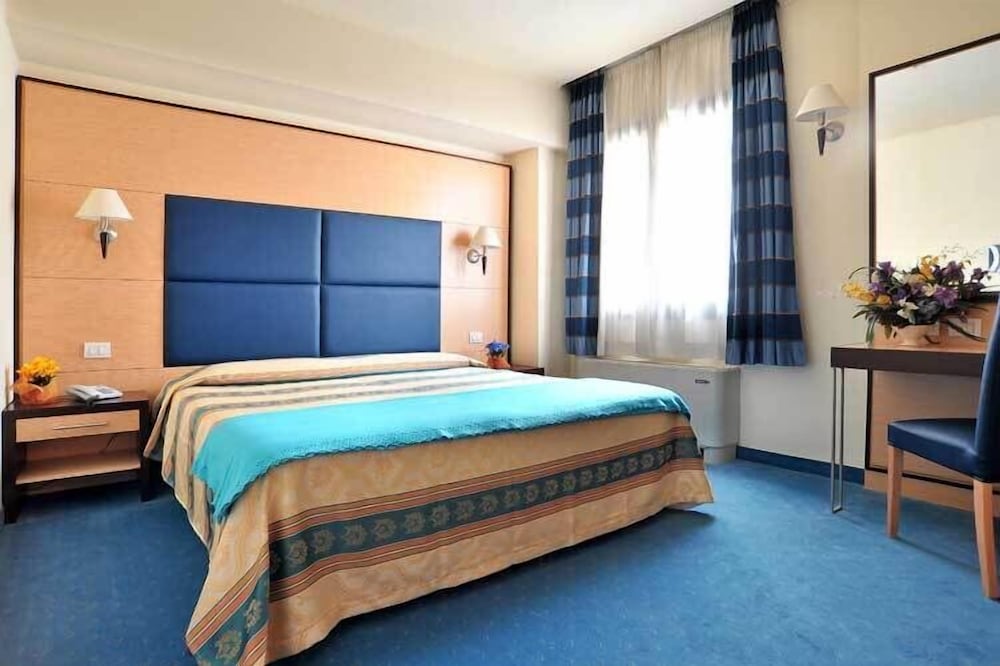 Standard Double Room photo 2
