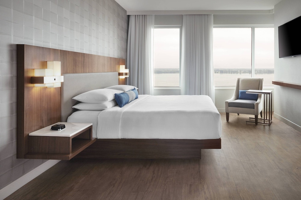 Deluxe Room, 1 King Bed with Sofa bed, Corner - Photo 7