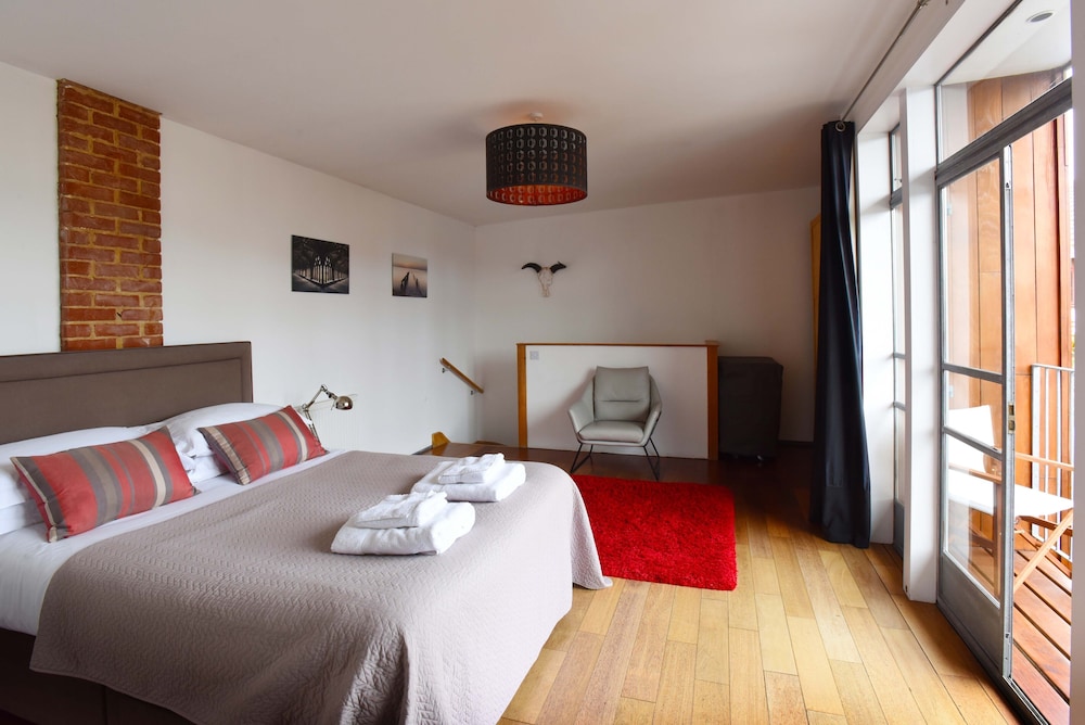 Luxury Villa, Ensuite, Garden View photo 3