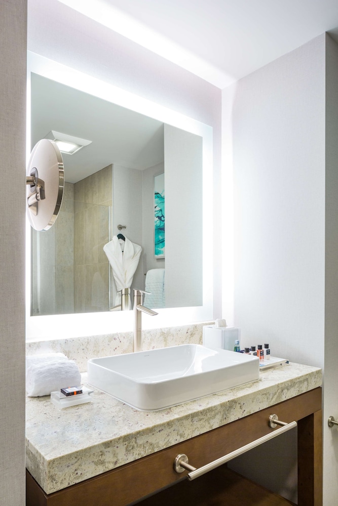 Standard Room, 2 Queen Beds, Accessible, Bathtub (with Sofabed) photo 3