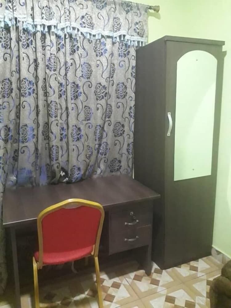 Double Room, 1 Queen Bed, Refrigerator photo 2