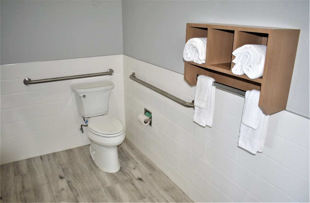 Comfort Room, 2 Queen Beds, Non Smoking - Photo 4