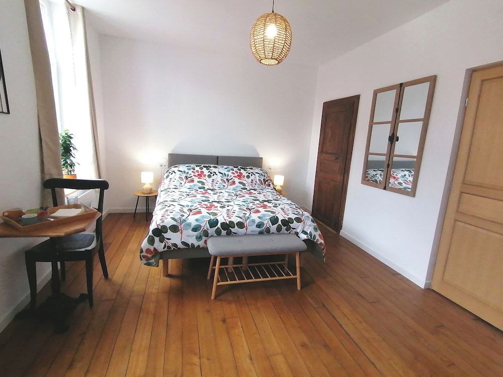 Economy Double or Twin Room, City View photo 1